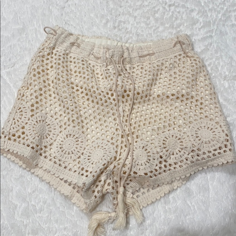 Forever 21 cream boho crotchet shorts